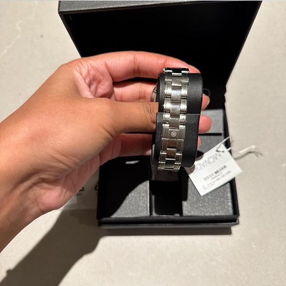 Movado women’s watch with mother of pearl dial - Picture 4 of 5